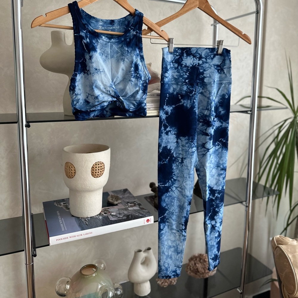 Electric & Rose Blue Tie Dye Workout Set Bra Leggings (XS)